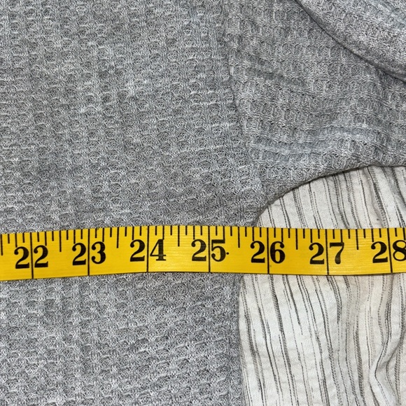 NWT Calvin Klein Lightweight Oversized V-Neck Waffle Knit Long Sleeve Top - Picture 9 of 10